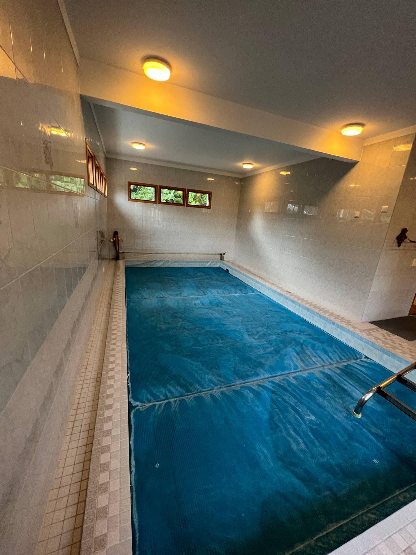 Lämmitetty sisäuima-allas Villa Karkkimalassa